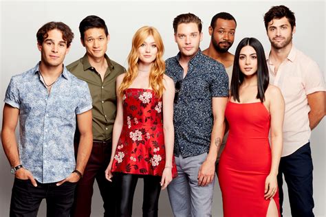 Shadowhunters Season 2 .